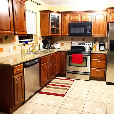 Gated Hollywood Fl Comfort & Luxury Bliss 1 Smart Tv, Wifi